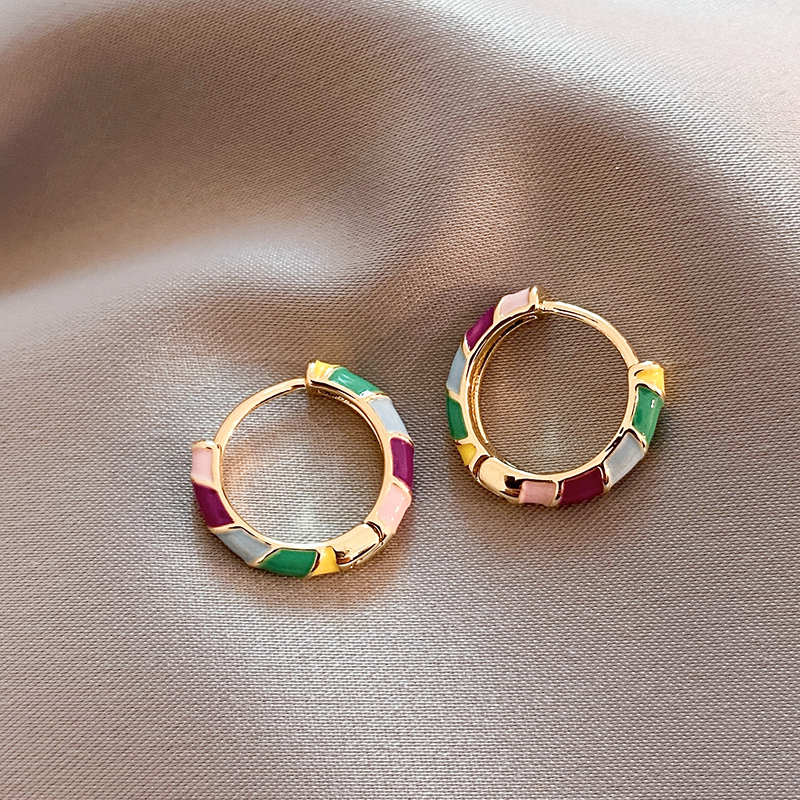 Pendientes de Esmalte Dorado Chic