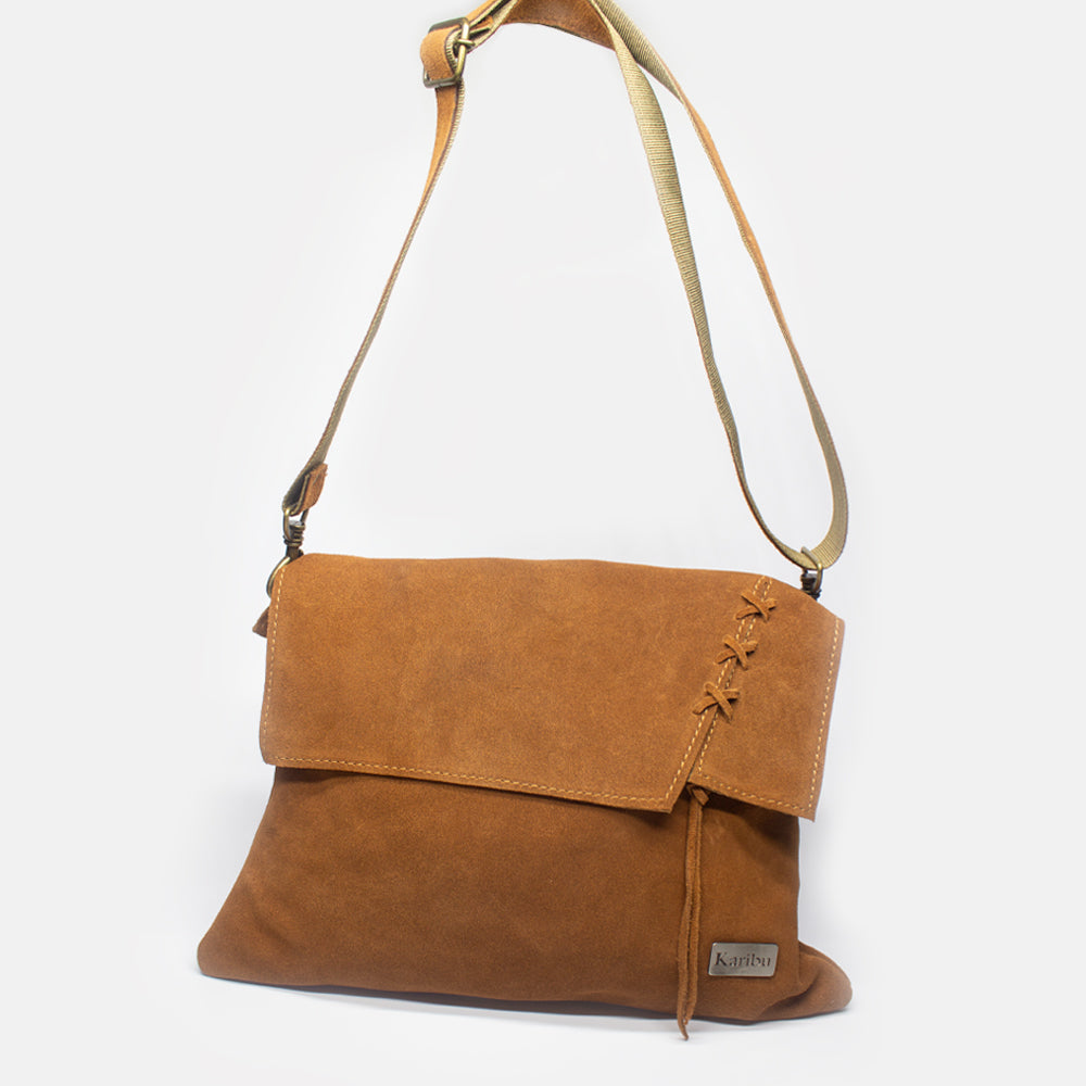 Cartera trenzada color caramelo