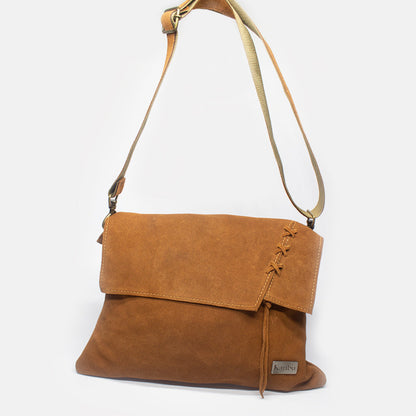 Cartera trenzada color caramelo