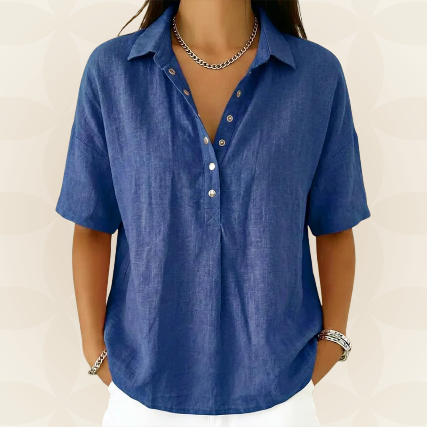 Sofía | Blusa con cuello y detalle de botón