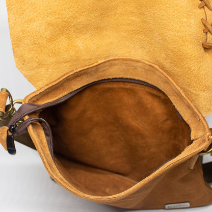 Cartera trenzada color caramelo
