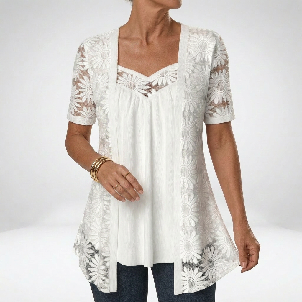 Prudence™ — Blusa blanca con encaje y mangas cortas: elegancia femenina