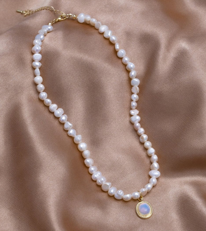 Collar de Perlas con Piedra de Luna en Oro