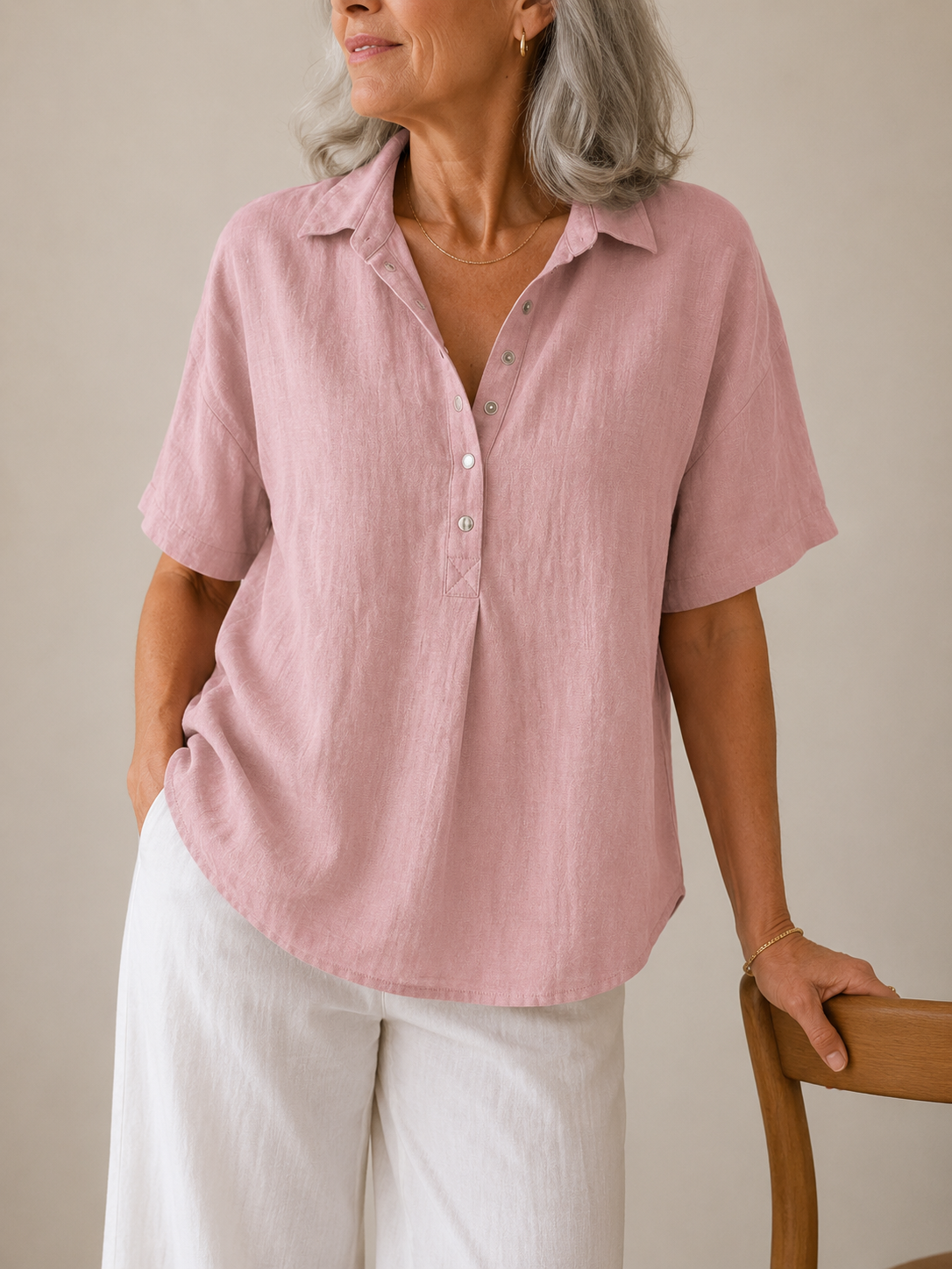 Sofía | Blusa con cuello y detalle de botón