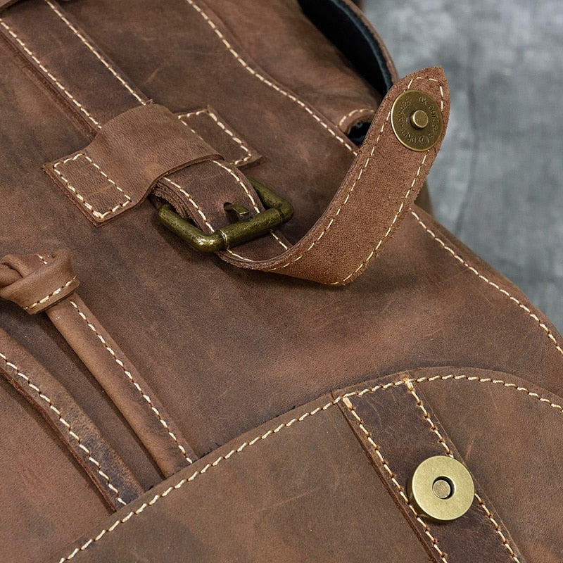 Mochila de cuero espaciosa