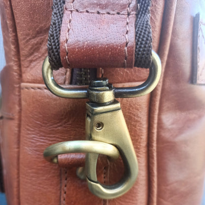 Bolso de cuero marrón para ordenador