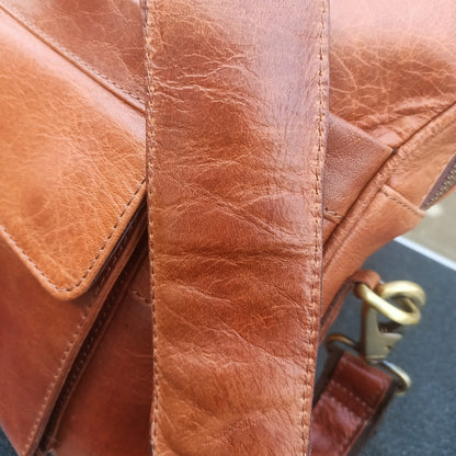 Bolso de cuero marrón para ordenador