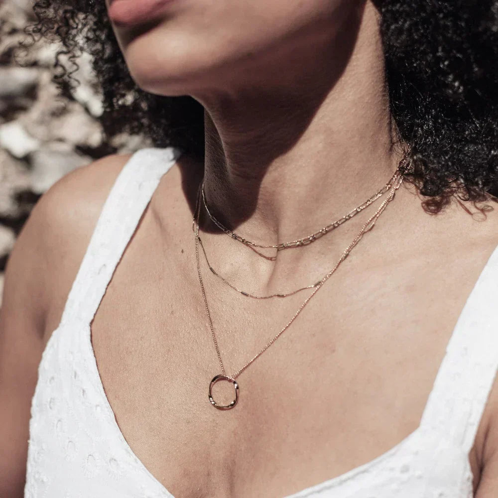 Collar de tres hilos con círculo abierto | Oro
