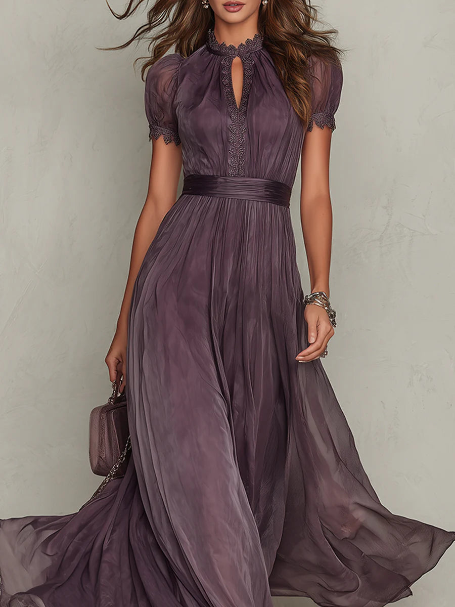 Flavia | Vestido largo morado con escote en forma de lágrima y borde de encaje de gasa