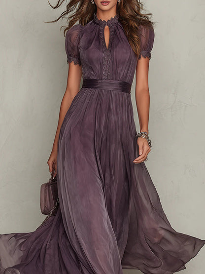 Flavia | Vestido largo morado con escote en forma de lágrima y borde de encaje de gasa