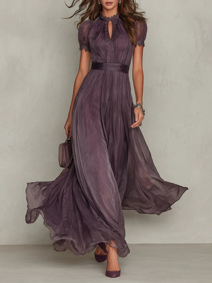 Flavia | Vestido largo morado con escote en forma de lágrima y borde de encaje de gasa
