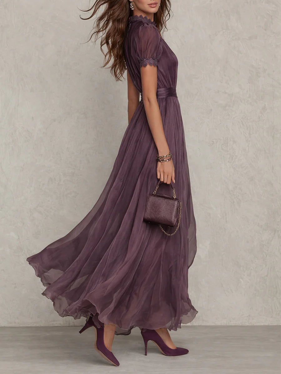 Flavia | Vestido largo morado con escote en forma de lágrima y borde de encaje de gasa