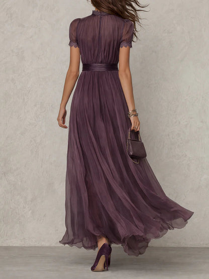 Flavia | Vestido largo morado con escote en forma de lágrima y borde de encaje de gasa