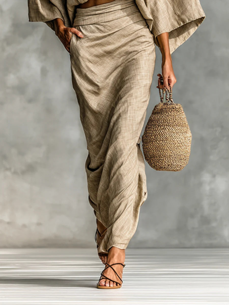 Julia | Conjunto Beige de Dos Piezas con Top de Manga Murciélago y Falda Larga para una Elegancia Sin Esfuerzo