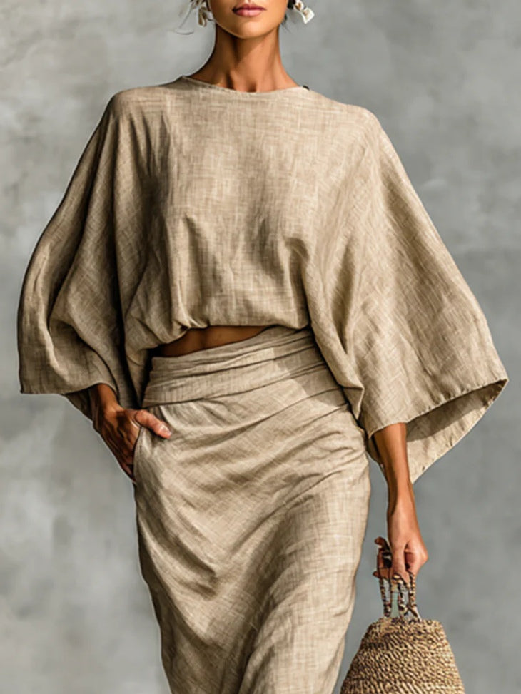 Julia | Conjunto Beige de Dos Piezas con Top de Manga Murciélago y Falda Larga para una Elegancia Sin Esfuerzo