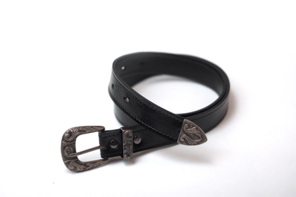Cinturón de cuero negro brillante