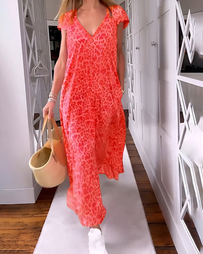 Véronique | Long V-neck dress in leopard print with short sleeves